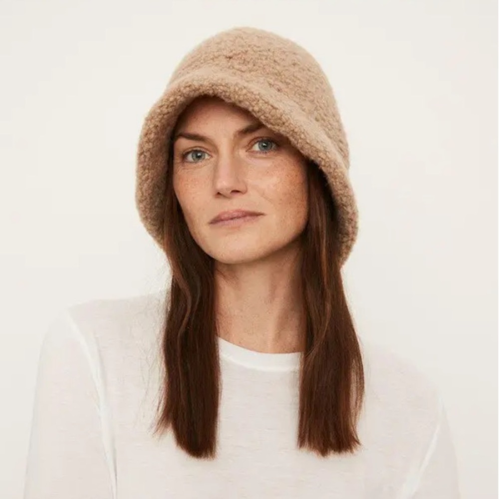 VINCE wool/cashmere bucket hat in Camel tan